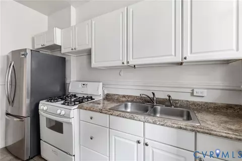 Kitchen - 2425 W Main St, Richmond, VA 23220 photo 4 of 5