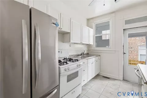 Kitchen - 2425 W Main St, Richmond, VA 23220 photo 3 of 5