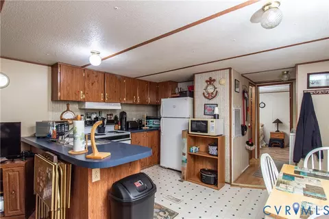 Kitchen - 151 Ford Trl, Bracey, VA 23919 photo 2 of 2
