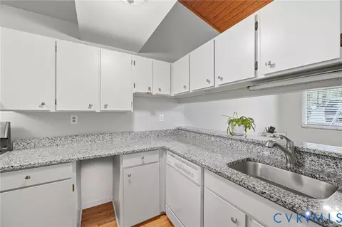 Kitchen - 11906 W Briar Patch Dr, Midlothian, VA 23113 photo 2 of 3