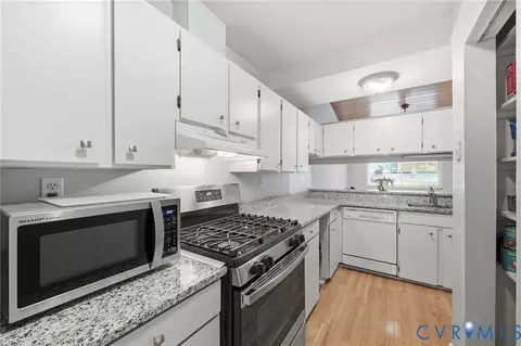 Kitchen - 11906 W Briar Patch Dr, Midlothian, VA 23113 photo 1 of 3