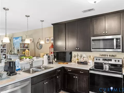 Kitchen - 2000 Kennington Park Rd, Aylett, VA 23009 photo 4 of 10