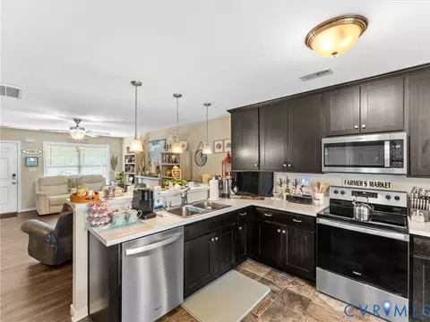 Kitchen - 2000 Kennington Park Rd, Aylett, VA 23009 photo 5 of 10