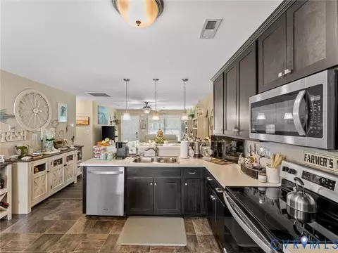 Kitchen - 2000 Kennington Park Rd, Aylett, VA 23009 photo 9 of 10