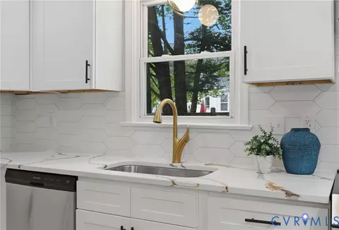 Kitchen - 1709 Danhurst Dr, Midlothian, VA 23113 photo 2 of 2