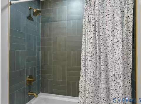 Bath - 1709 Danhurst Dr, Midlothian, VA 23113 photo 2 of 4