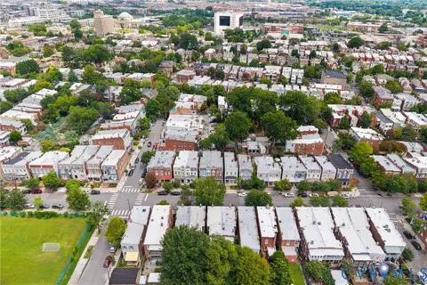 View/Area - 2221 Stuart Ave, Richmond, VA 23220 photo 7 of 11