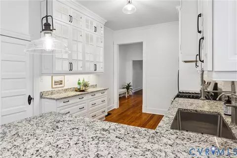 Kitchen - 2221 Stuart Ave, Richmond, VA 23220 photo 4 of 7