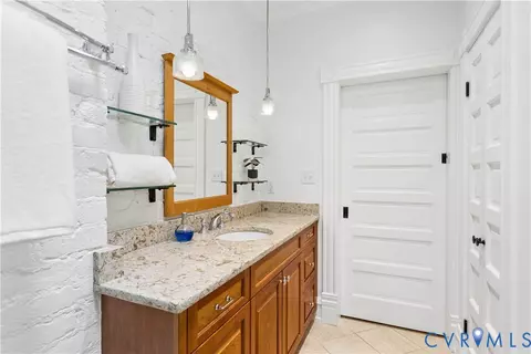 Bath - 2221 Stuart Ave, Richmond, VA 23220 photo 3 of 5
