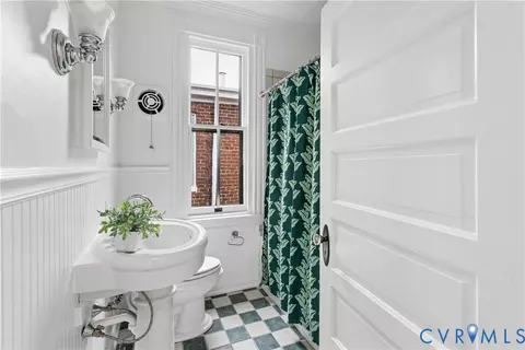 Bath - 2221 Stuart Ave, Richmond, VA 23220 photo 5 of 5