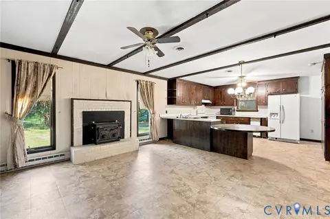 Living - 7254 Wilson Cir, Gloucester, VA 23061 photo 1 of 4