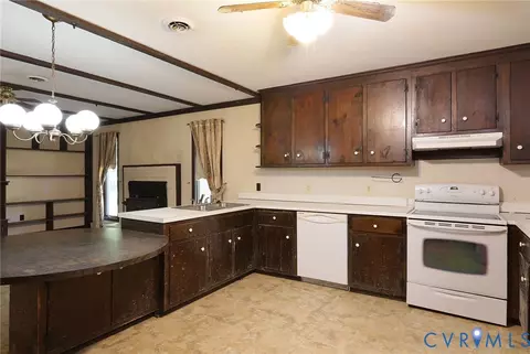 Kitchen - 7254 Wilson Cir, Gloucester, VA 23061 photo 2 of 6