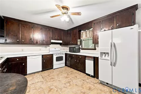 Kitchen - 7254 Wilson Cir, Gloucester, VA 23061 photo 3 of 6