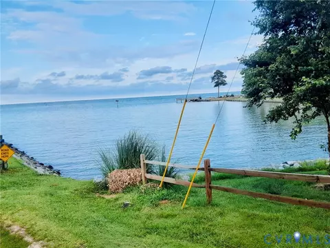 28 Lane Rd, Reedville, VA 22539