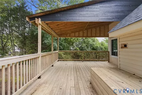 Exterior - 7113 Harbourside Ct, Midlothian, VA 23112 photo 3 of 10