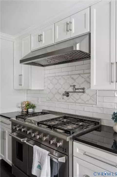 Kitchen - 7113 Harbourside Ct, Midlothian, VA 23112 photo 4 of 7