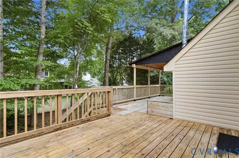 Exterior - 7113 Harbourside Ct, Midlothian, VA 23112 photo 2 of 10