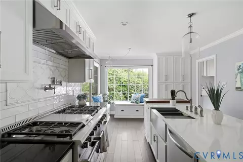 Kitchen - 7113 Harbourside Ct, Midlothian, VA 23112 photo 2 of 7