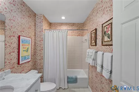 Bath - 4 John Christopher Ct, Richmond, VA 23226 photo 4 of 5