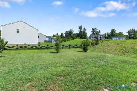 Exterior - 6801 Oakfork Loop, New Kent, VA 23124 photo 5 of 7