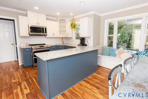 Kitchen - 419 Rossmere Dr, Midlothian, VA 23114 photo 4 of 6