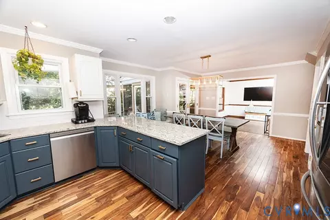 Kitchen - 419 Rossmere Dr, Midlothian, VA 23114 photo 5 of 6