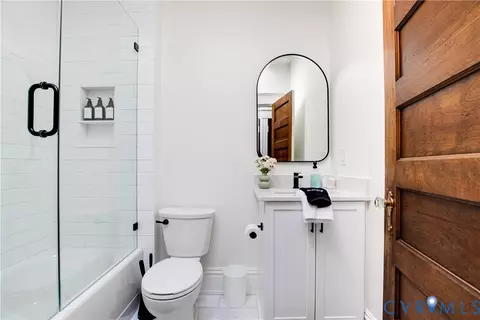 Bath - 3142 Floyd Ave, Richmond, VA 23221 photo 7 of 9