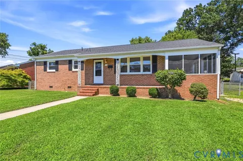810 Keswick Rd, Colonial Heights, VA 23834