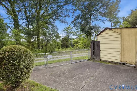 Exterior - 3918 Peyton Ave, Richmond, VA 23224 photo 4 of 13