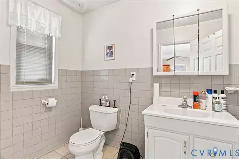 Bath - 3918 Peyton Ave, Richmond, VA 23224 photo 3 of 3