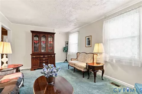 Living - 3918 Peyton Ave, Richmond, VA 23224 photo 2 of 3