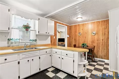 Kitchen - 3918 Peyton Ave, Richmond, VA 23224 photo 2 of 5