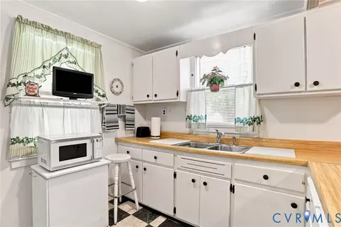 Kitchen - 3918 Peyton Ave, Richmond, VA 23224 photo 5 of 5