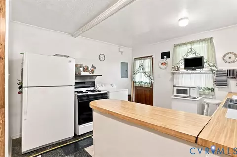 Kitchen - 3918 Peyton Ave, Richmond, VA 23224 photo 4 of 5