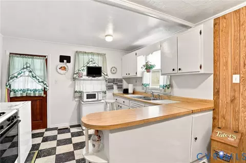 Kitchen - 3918 Peyton Ave, Richmond, VA 23224 photo 3 of 5