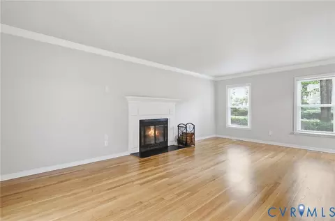 Living - 5800 Mill Spring Ln, Midlothian, VA 23112 photo 4 of 5