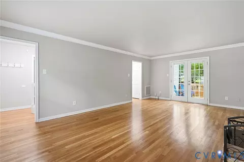 Living - 5800 Mill Spring Ln, Midlothian, VA 23112 photo 2 of 5