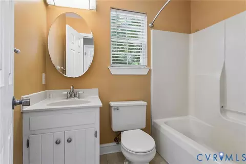 Bath - 4406 Mallard Dr, Gloucester, VA 23061 photo 1 of 3