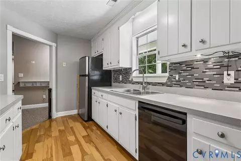 Kitchen - 4406 Mallard Dr, Gloucester, VA 23061 photo 3 of 4