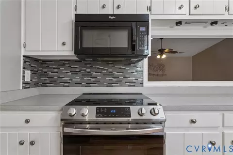 Kitchen - 4406 Mallard Dr, Gloucester, VA 23061 photo 4 of 4