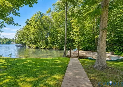 477 Land Or Dr, Ruther Glen, VA 22546