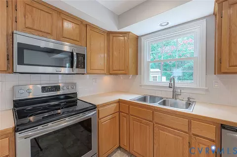 Kitchen - 349 Wallingham Dr, Midlothian, VA 23114 photo 2 of 2