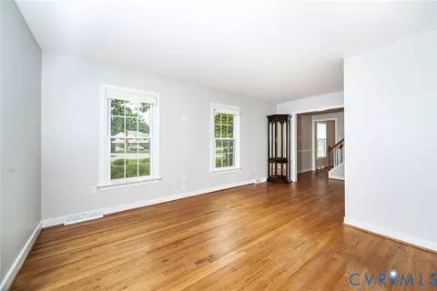Living - 349 Wallingham Dr, Midlothian, VA 23114 photo 2 of 6