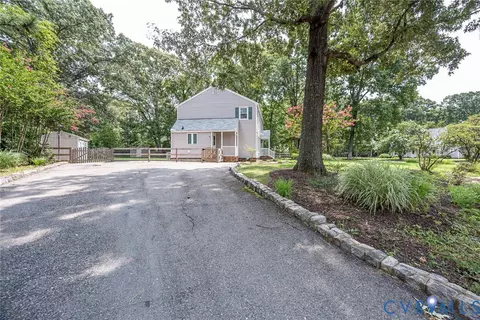 Exterior - 349 Wallingham Dr, Midlothian, VA 23114 photo 4 of 10