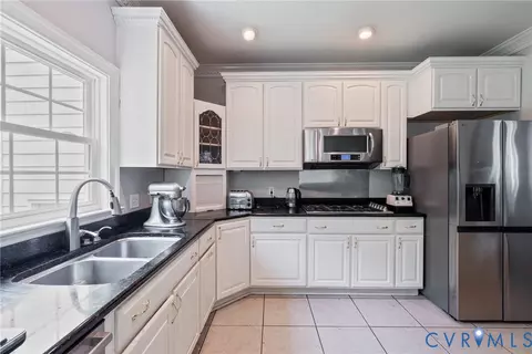 Kitchen - 3002 Willow Trace Ln, Sandy Hook, VA 23153 photo 4 of 5