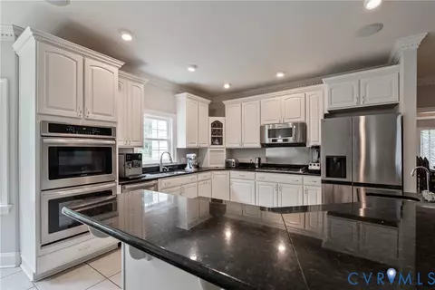 Kitchen - 3002 Willow Trace Ln, Sandy Hook, VA 23153 photo 3 of 5