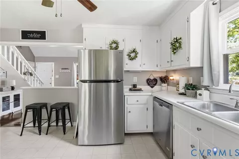Kitchen - 7306 Native Dancer Dr, Midlothian, VA 23112 photo 3 of 3