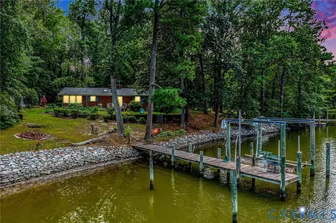 818 Forest Green Rd, Reedville, VA 22539