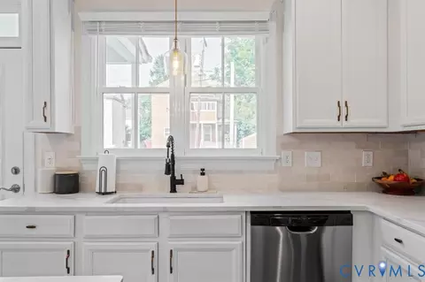 Kitchen - 2006 Barton Ave, Richmond, VA 23222 photo 5 of 6