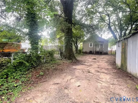 Exterior - 2011 Ingram Ave, Richmond, VA 23224 photo 7 of 9